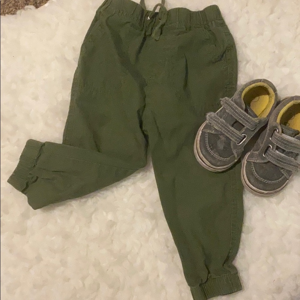 BOYS Olive joggers